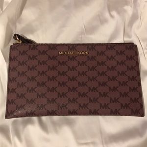 🎉Final Sale Michael Kors Wristlet!🤎